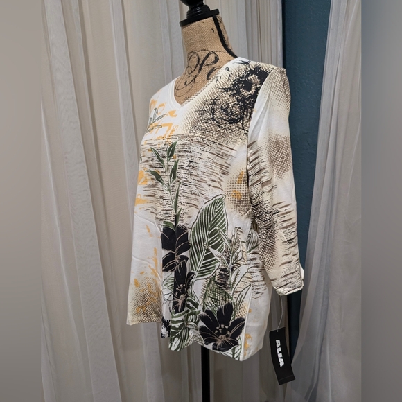 Alia 3/4 sleeve top - Picture 3 of 5